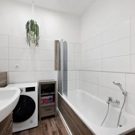 Backhome - Xl - Parkhaus - Fantastische Schlosslage - Smarttv - Waschmaschine - Netflix - 90qm - 24h Checkin- 6 Appartement Ludwigsbourg