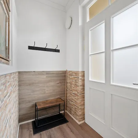 Backhome - Xl - Parkhaus - Fantastische Schlosslage - Smarttv - Waschmaschine - Netflix - 90qm - 24h Checkin- 6 Appartement Ludwigsbourg