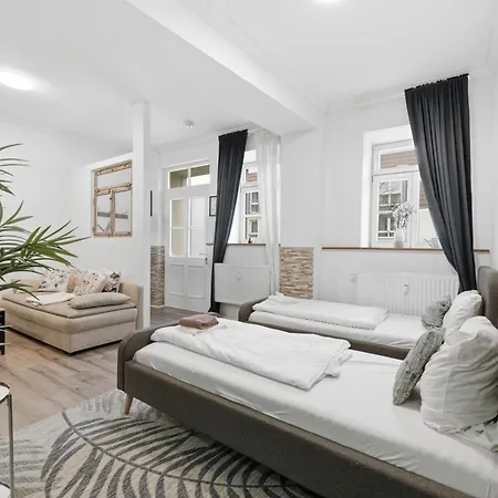 Backhome - Xl - Parkhaus - Fantastische Schlosslage - Smarttv - Waschmaschine - Netflix - 90qm - 24h Checkin- 6 Apartment *