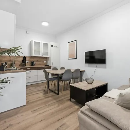 Backhome - Xl - Parkhaus - Fantastische Schlosslage - Smarttv - Waschmaschine - Netflix - 90qm - 24h Checkin- 6 *