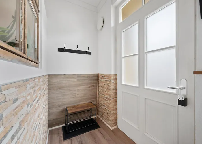 Backhome - Xl - Parkhaus - Fantastische Schlosslage - Smarttv - Waschmaschine - Netflix - 90qm - 24h Checkin- 6 Lejlighed Ludwigsburg